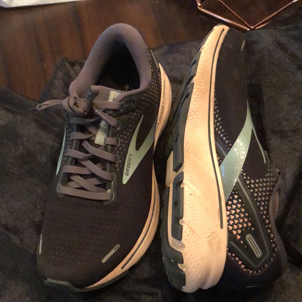 👟Brooks ghost cushion neutral athletic shoes